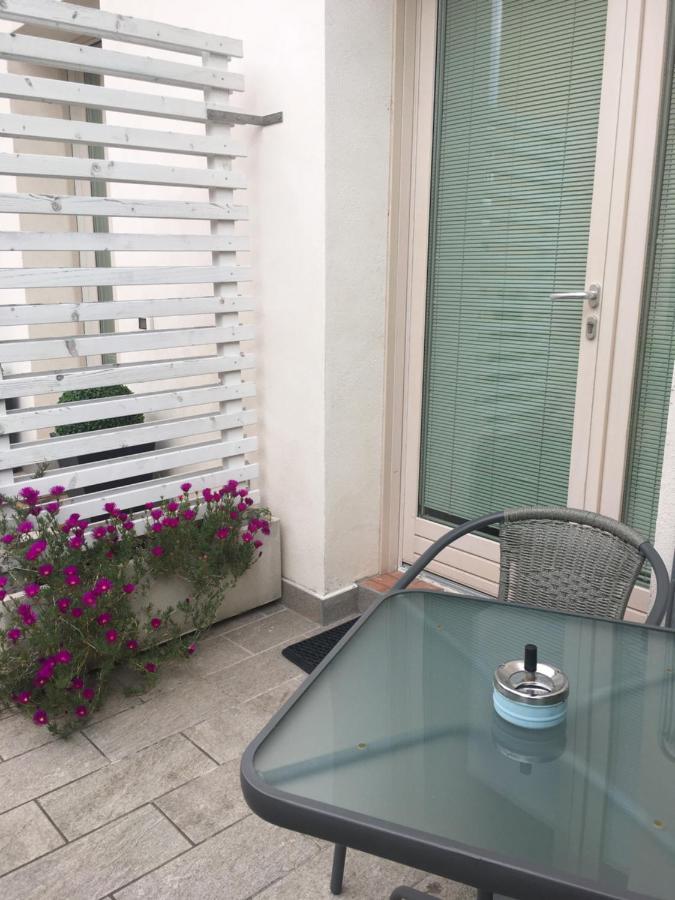 Antonella Gardalake 2 Desenzano del Garda Exterior photo